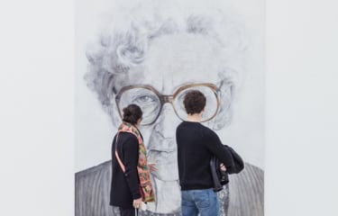 hero image showing two persons looking at the image on a gallery wall